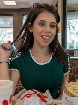 Lauriane - service Ball licking and sucking